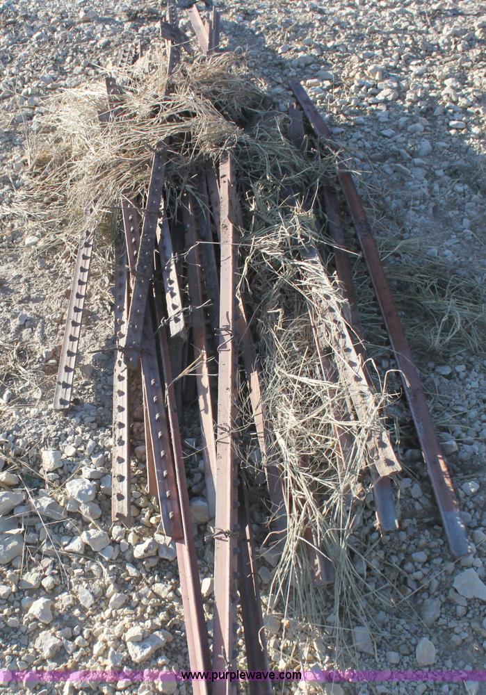 image for item G4325 Approximately 125 steel T-posts