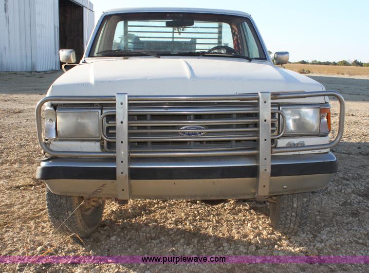 image for item G4326 1989 Ford F250 HD XLT Lariat pickup truck