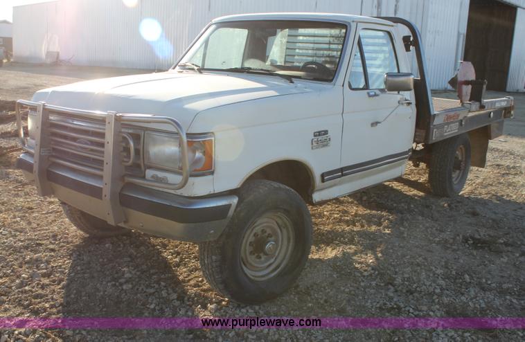 image for item G4326 1989 Ford F250 HD XLT Lariat pickup truck