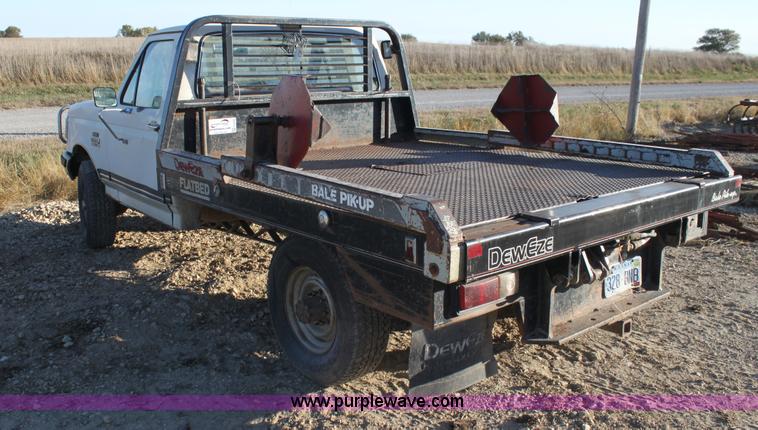 image for item G4326 1989 Ford F250 HD XLT Lariat pickup truck