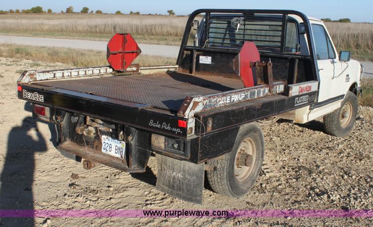 image for item G4326 1989 Ford F250 HD XLT Lariat pickup truck