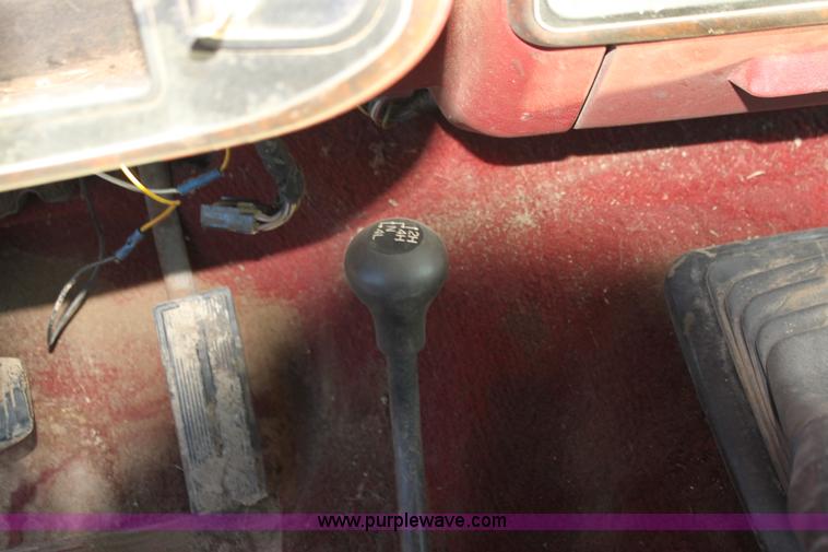 image for item G4326 1989 Ford F250 HD XLT Lariat pickup truck