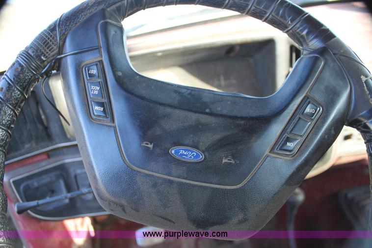 image for item G4326 1989 Ford F250 HD XLT Lariat pickup truck