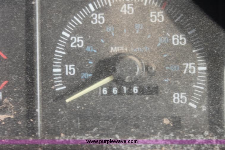 image for item G4326 1989 Ford F250 HD XLT Lariat pickup truck