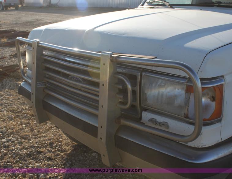 image for item G4326 1989 Ford F250 HD XLT Lariat pickup truck