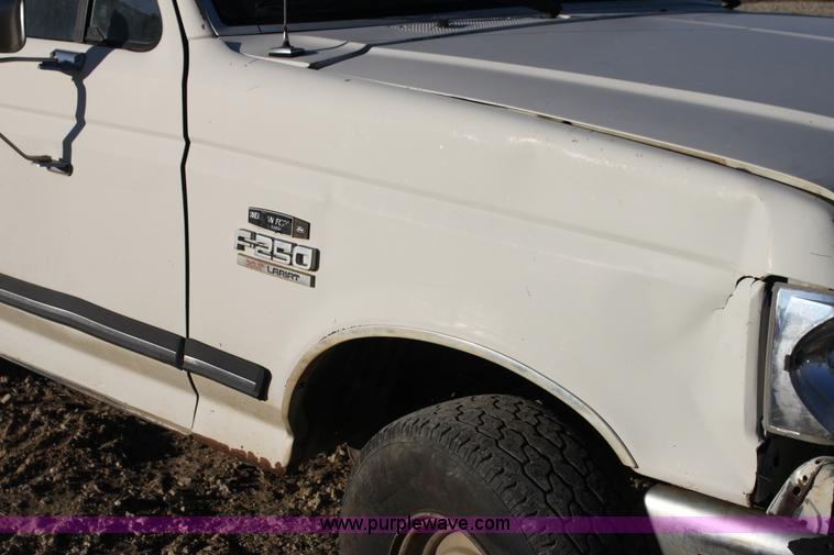 image for item G4326 1989 Ford F250 HD XLT Lariat pickup truck