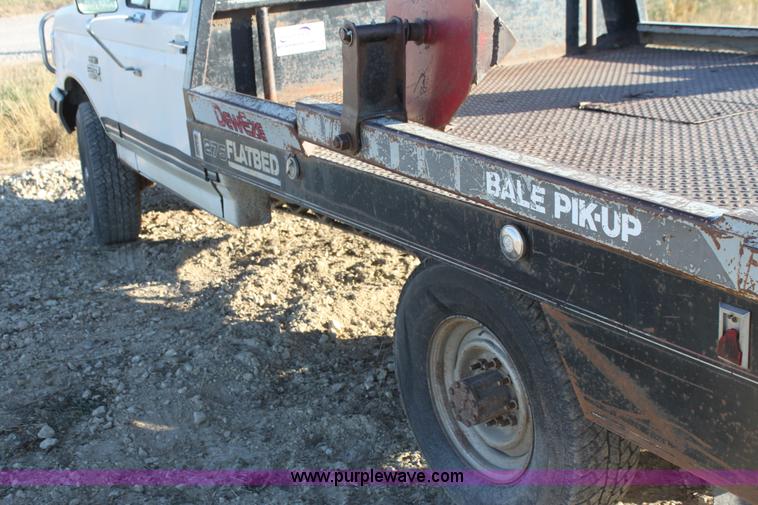 image for item G4326 1989 Ford F250 HD XLT Lariat pickup truck