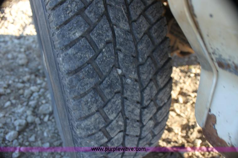 image for item G4326 1989 Ford F250 HD XLT Lariat pickup truck