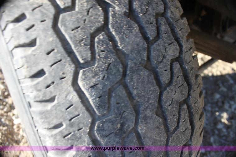 image for item G4326 1989 Ford F250 HD XLT Lariat pickup truck