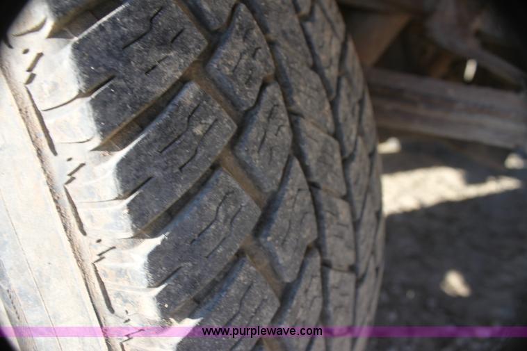 image for item G4326 1989 Ford F250 HD XLT Lariat pickup truck