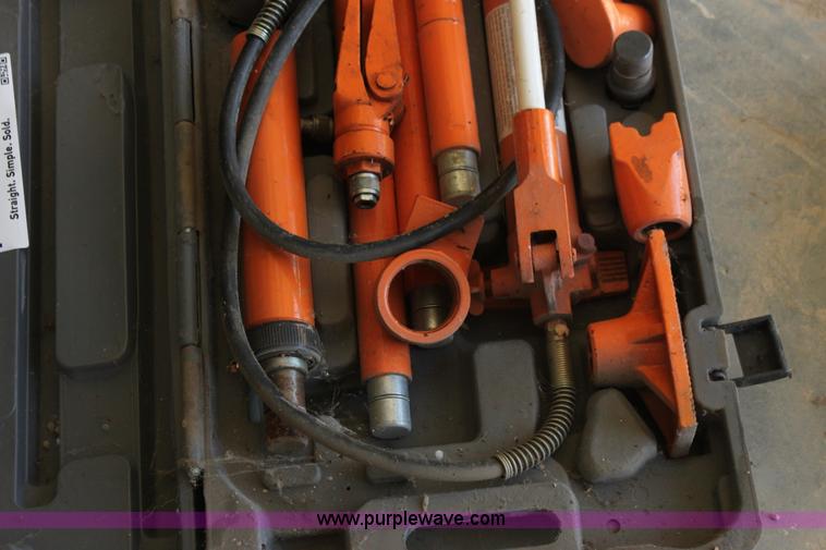 image for item G4329 Central hydraulics portable puller