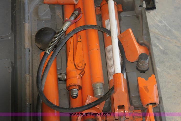 image for item G4329 Central hydraulics portable puller