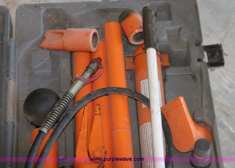 image for item G4329 Central hydraulics portable puller