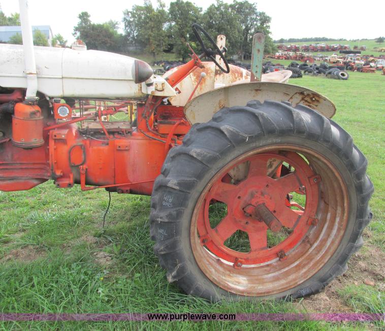 image for item G9405 Case 401 tractor