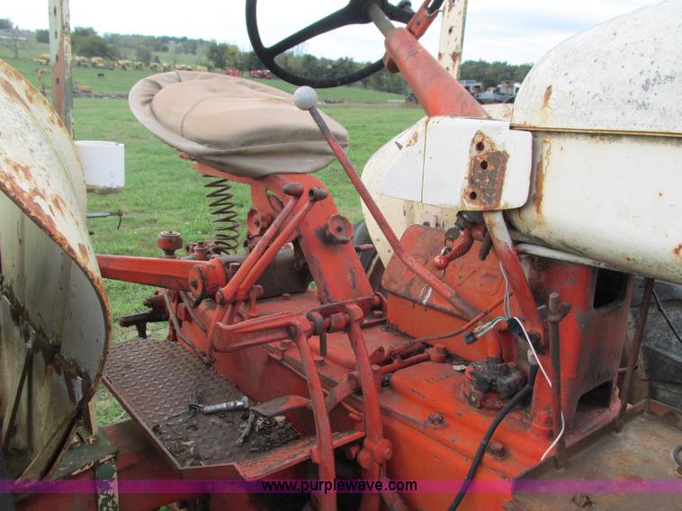 image for item G9405 Case 401 tractor