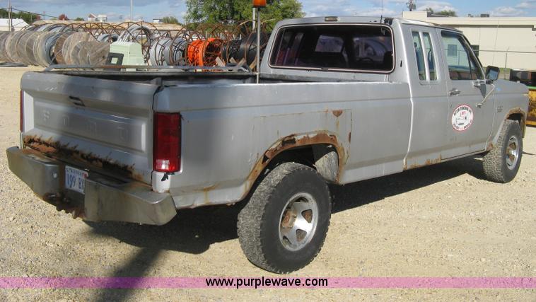 image for item H4486 1984 Ford F150 SuperCab pickup truck