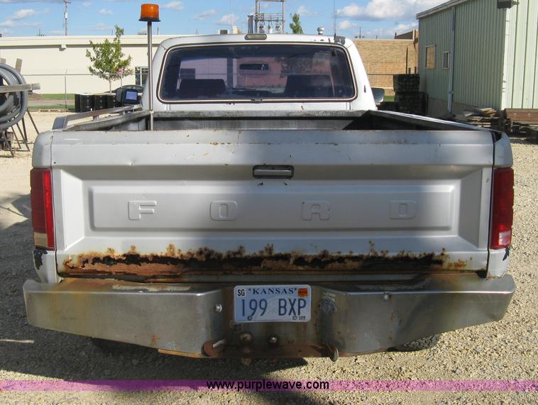 image for item H4486 1984 Ford F150 SuperCab pickup truck