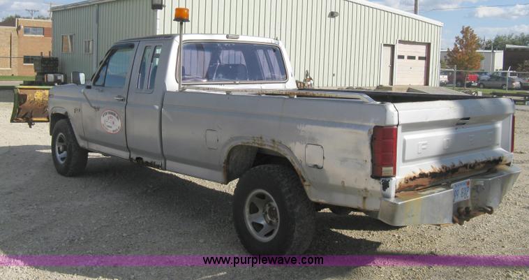 image for item H4486 1984 Ford F150 SuperCab pickup truck