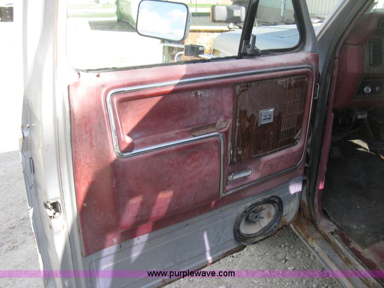 image for item H4486 1984 Ford F150 SuperCab pickup truck