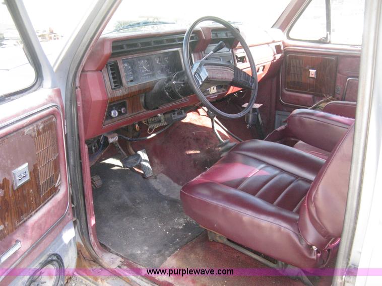 image for item H4486 1984 Ford F150 SuperCab pickup truck