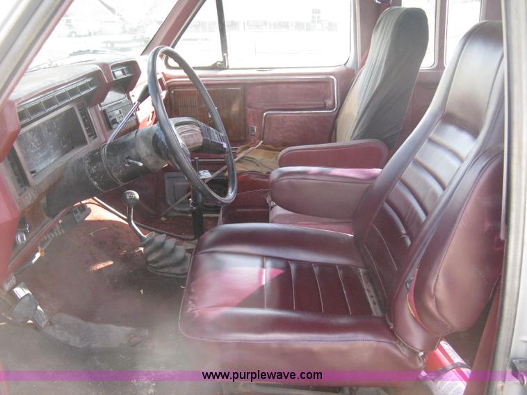 image for item H4486 1984 Ford F150 SuperCab pickup truck