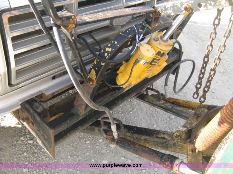 image for item H4486 1984 Ford F150 SuperCab pickup truck