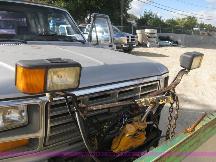 image for item H4486 1984 Ford F150 SuperCab pickup truck