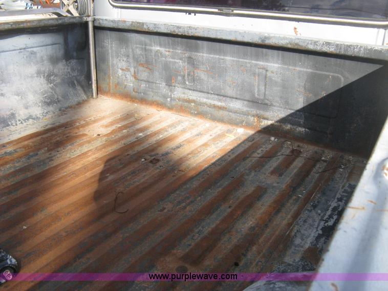 image for item H4486 1984 Ford F150 SuperCab pickup truck