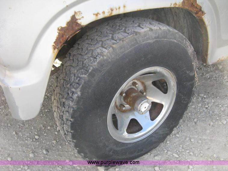 image for item H4486 1984 Ford F150 SuperCab pickup truck