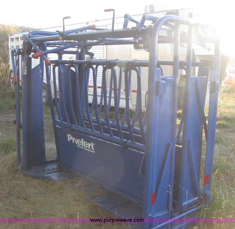 image for item H4499 Priefert S04 cattle squeeze chute