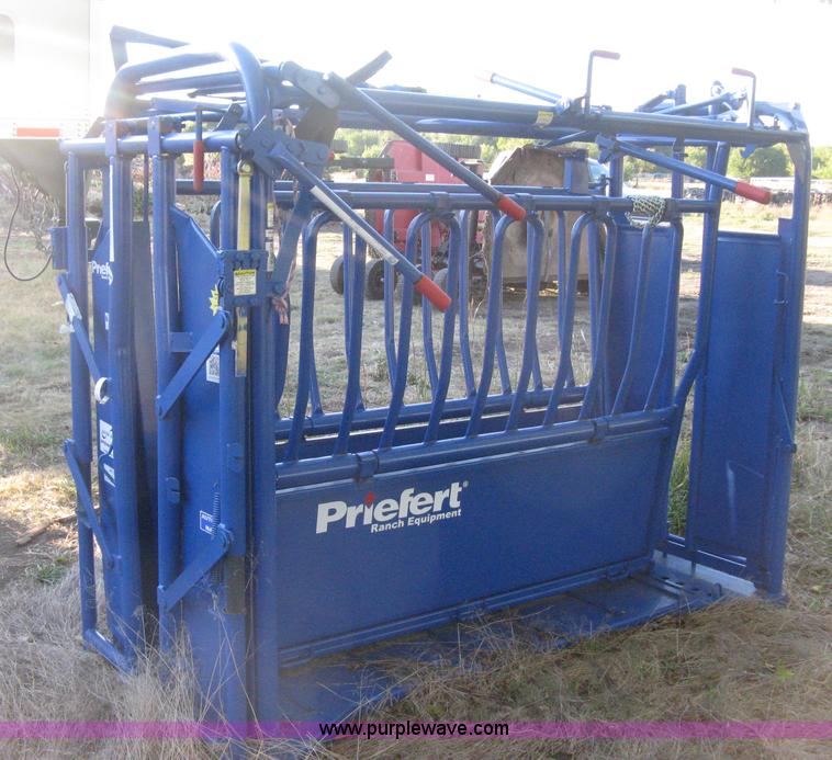 image for item H4499 Priefert S04 cattle squeeze chute