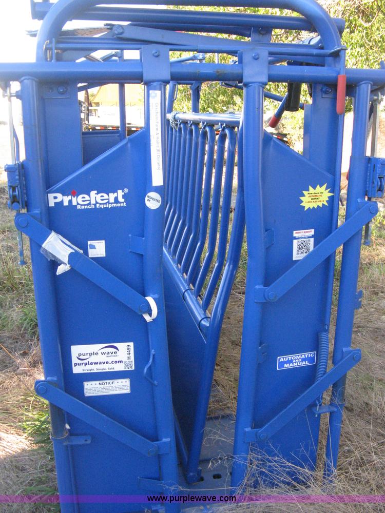 image for item H4499 Priefert S04 cattle squeeze chute