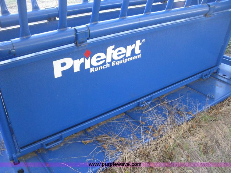 image for item H4499 Priefert S04 cattle squeeze chute