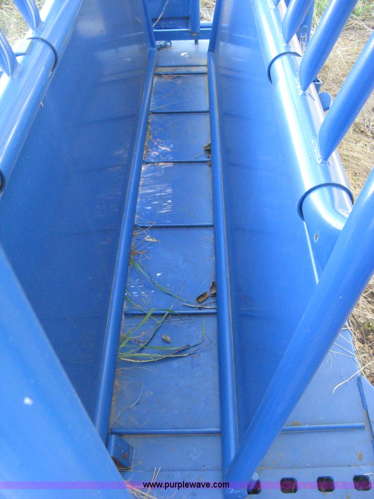 image for item H4499 Priefert S04 cattle squeeze chute