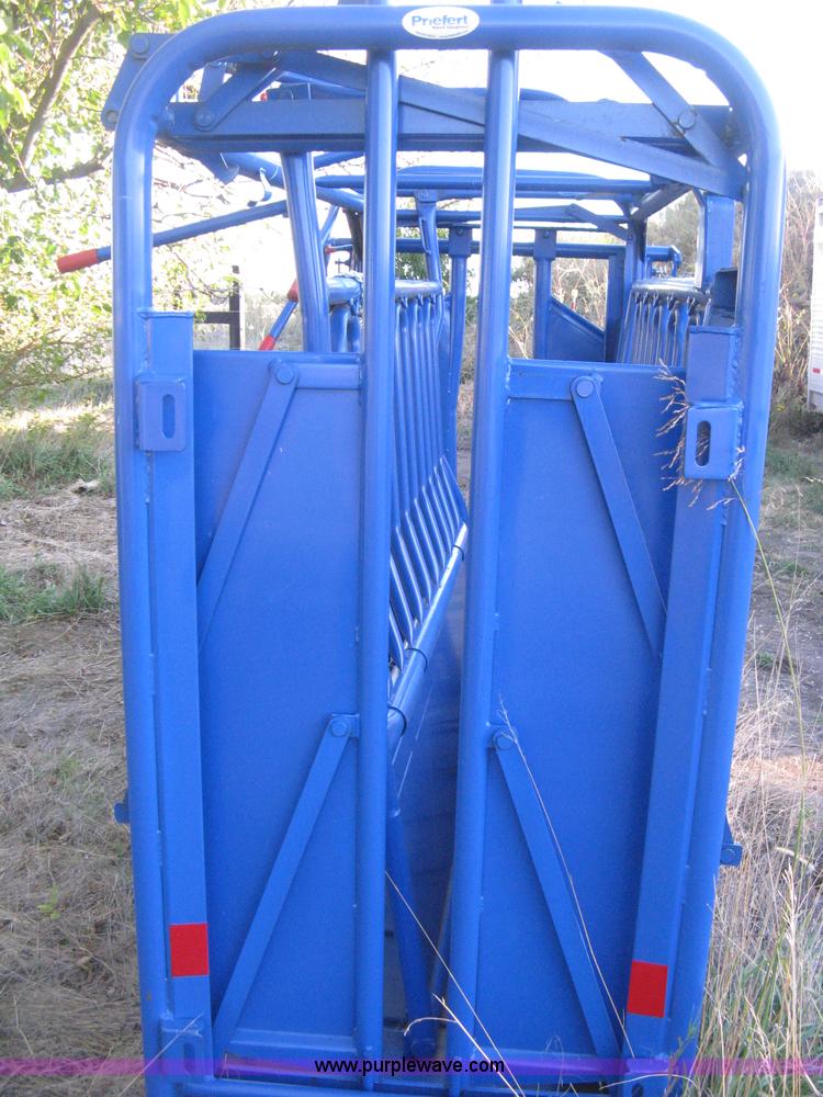 image for item H4499 Priefert S04 cattle squeeze chute