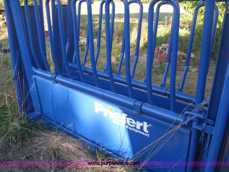 image for item H4499 Priefert S04 cattle squeeze chute