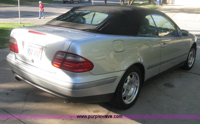 image for item H6265 1999 Mercedes Benz CLK320 Cabriolet convertible