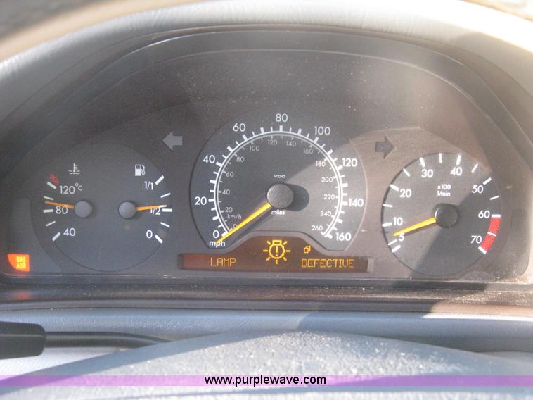 image for item H6265 1999 Mercedes Benz CLK320 Cabriolet convertible