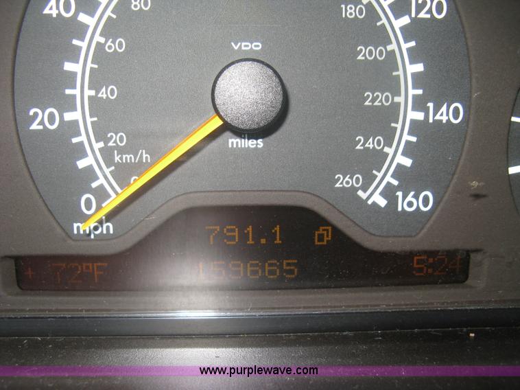 image for item H6265 1999 Mercedes Benz CLK320 Cabriolet convertible