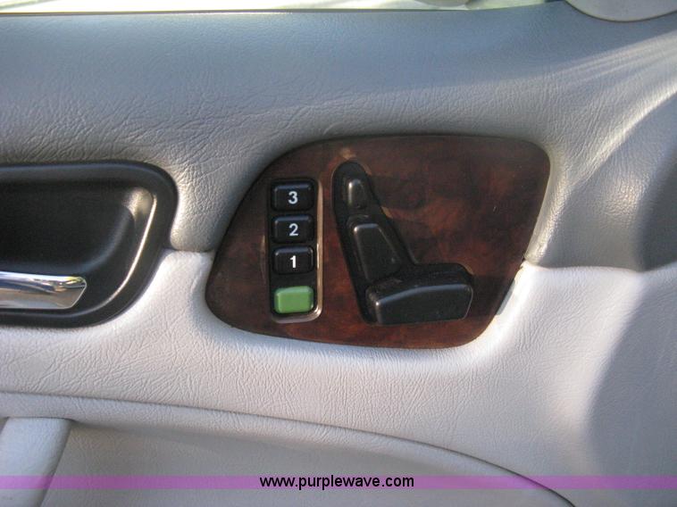 image for item H6265 1999 Mercedes Benz CLK320 Cabriolet convertible