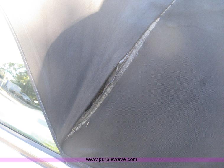 image for item H6265 1999 Mercedes Benz CLK320 Cabriolet convertible