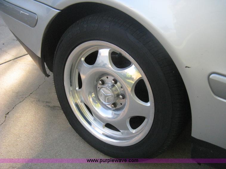 image for item H6265 1999 Mercedes Benz CLK320 Cabriolet convertible