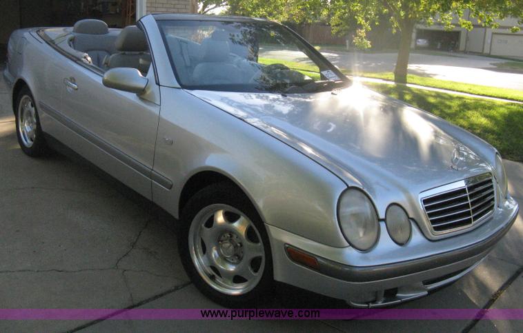 image for item H6265 1999 Mercedes Benz CLK320 Cabriolet convertible