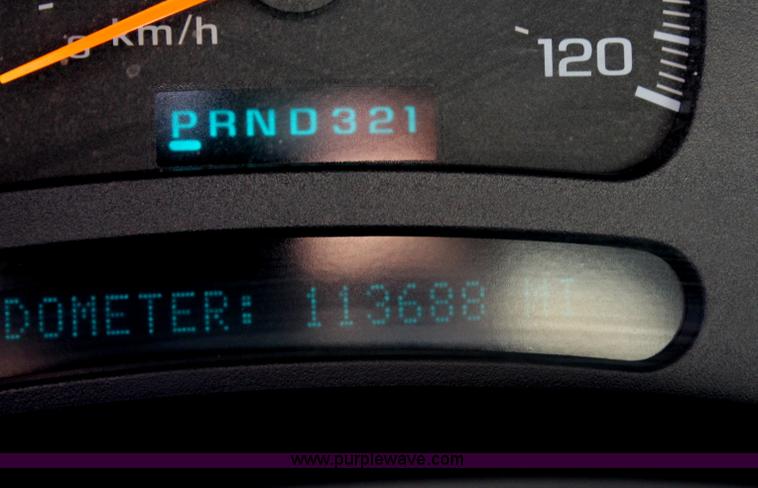 image for item H6805 2004 Chevrolet Silverado 1500 pickup truck