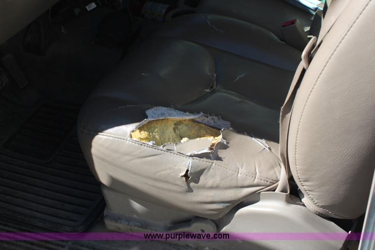 image for item H6805 2004 Chevrolet Silverado 1500 pickup truck