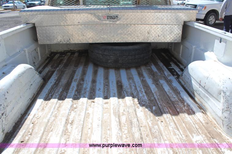 image for item H6805 2004 Chevrolet Silverado 1500 pickup truck