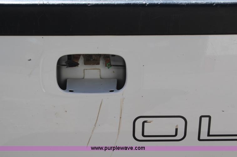 image for item H6805 2004 Chevrolet Silverado 1500 pickup truck