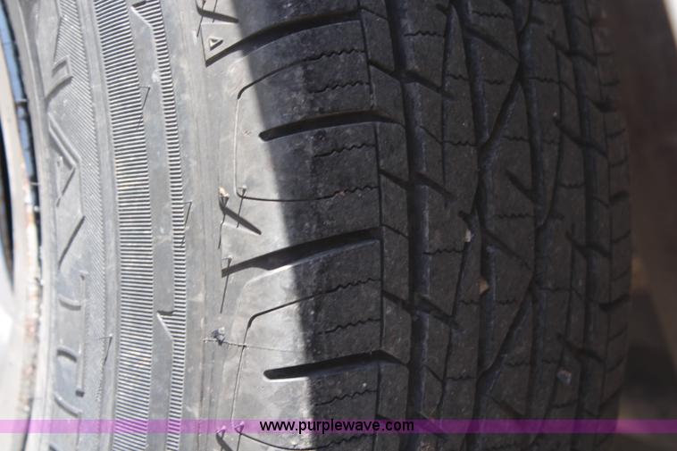 image for item H6805 2004 Chevrolet Silverado 1500 pickup truck