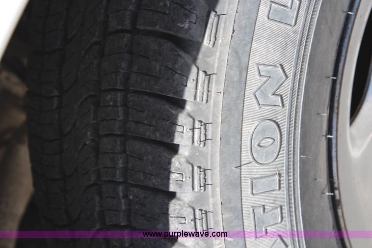 image for item H6805 2004 Chevrolet Silverado 1500 pickup truck