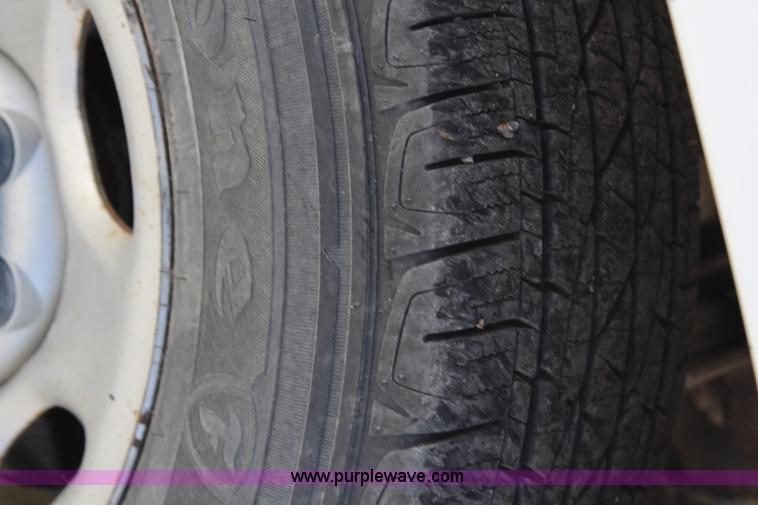 image for item H6805 2004 Chevrolet Silverado 1500 pickup truck